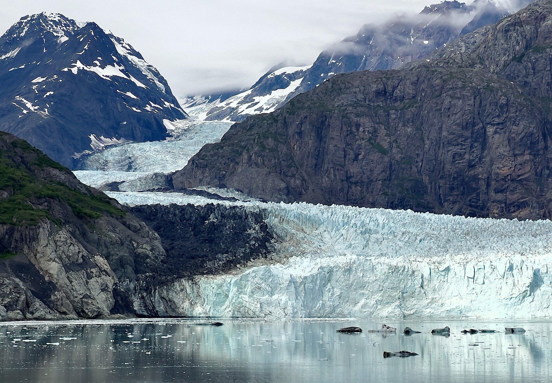 icebergs-8430043_1920.jpg