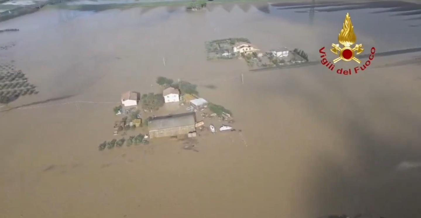 vigili_fuoco_alluvione_campiglia_marittima_18_ottobre.jpg