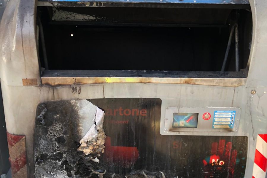 A Follonica incendiati 7 cassonetti per la raccolta differenziata dei rifiuti, partono le denunce